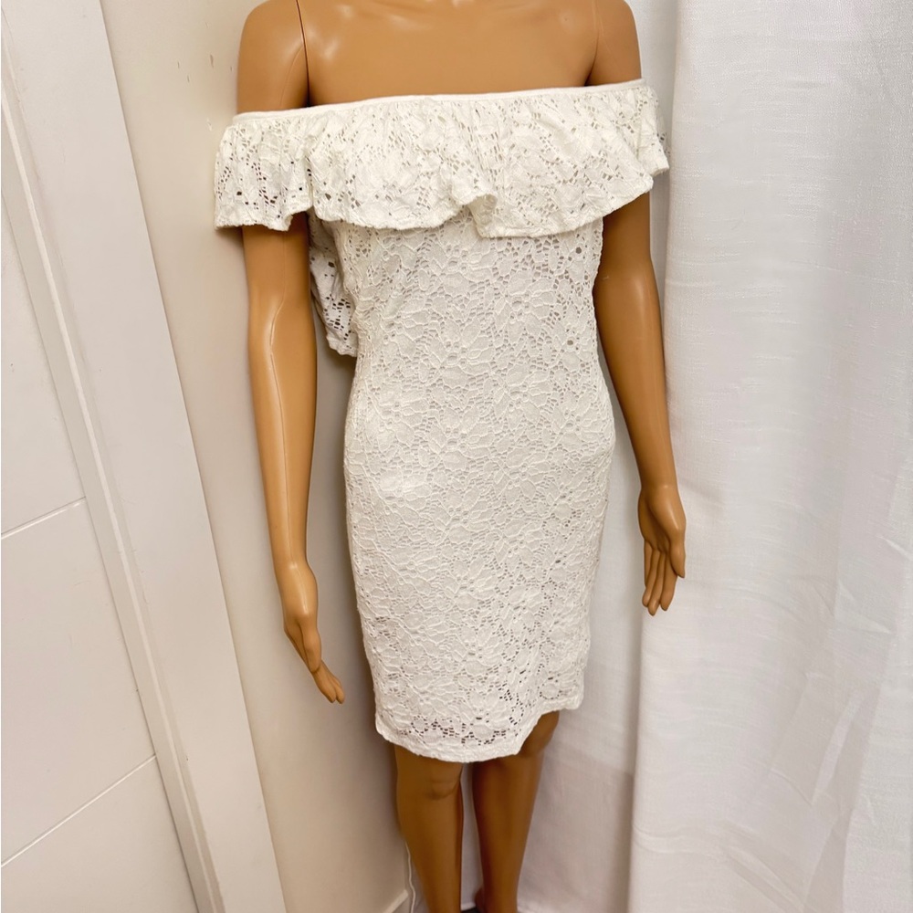 19” ptp Elegant Off-Shoulder White Lace Dress